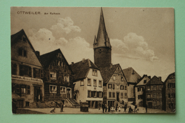 Ansichtskarte AK Ottweiler 1920er Jahre am Rathaus Gastwirtschaft zur Rose Häuser Architektur Ortsansicht Saarland